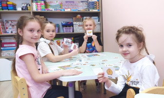 «Мы играем, звуки и буквы повторяем!» «Мы играем, звуки и буквы повторяем!».